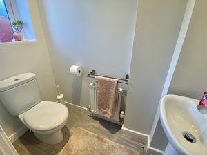 Guest WC- click for photo gallery